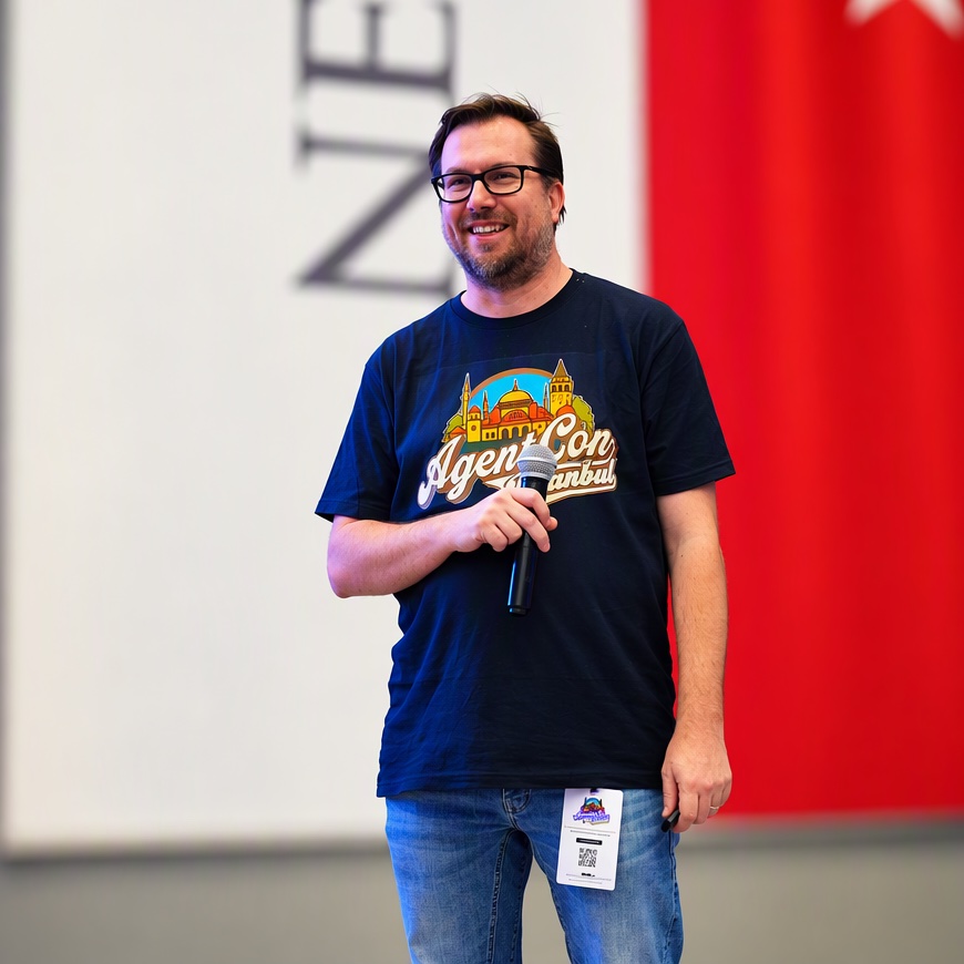 Henk Boelman holding a microphone at AgentCon Istanbul